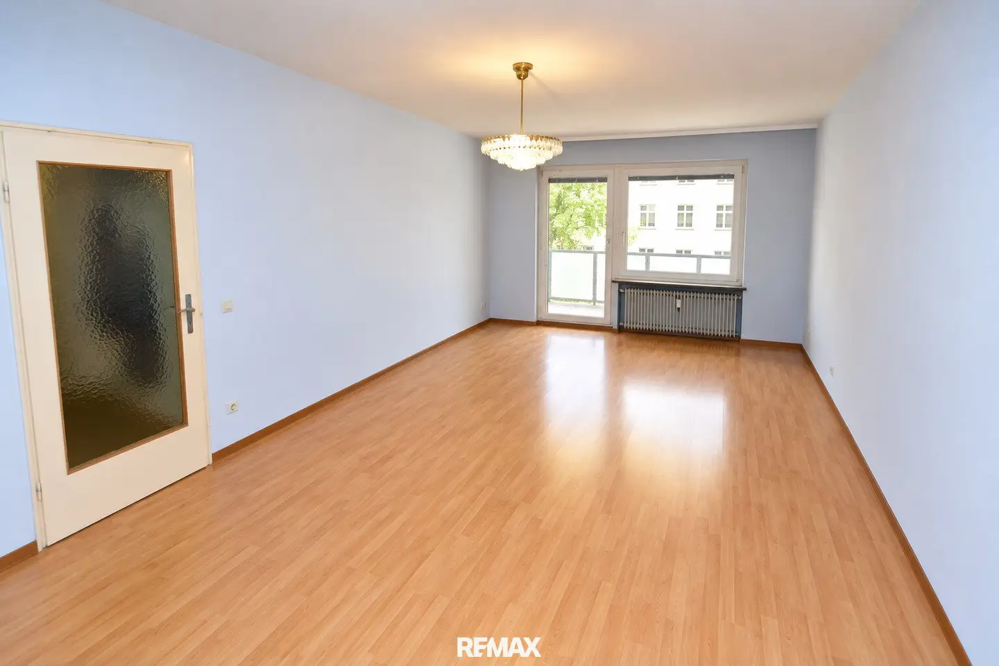 3-room condominium with loggia and development potential