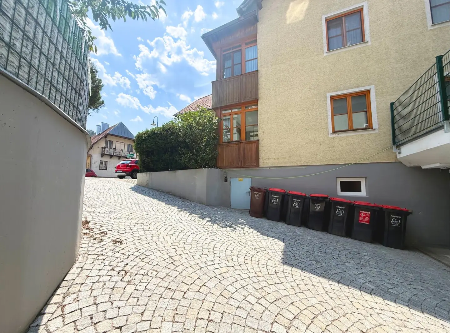Bright attic apartment with distant view and garage parking space