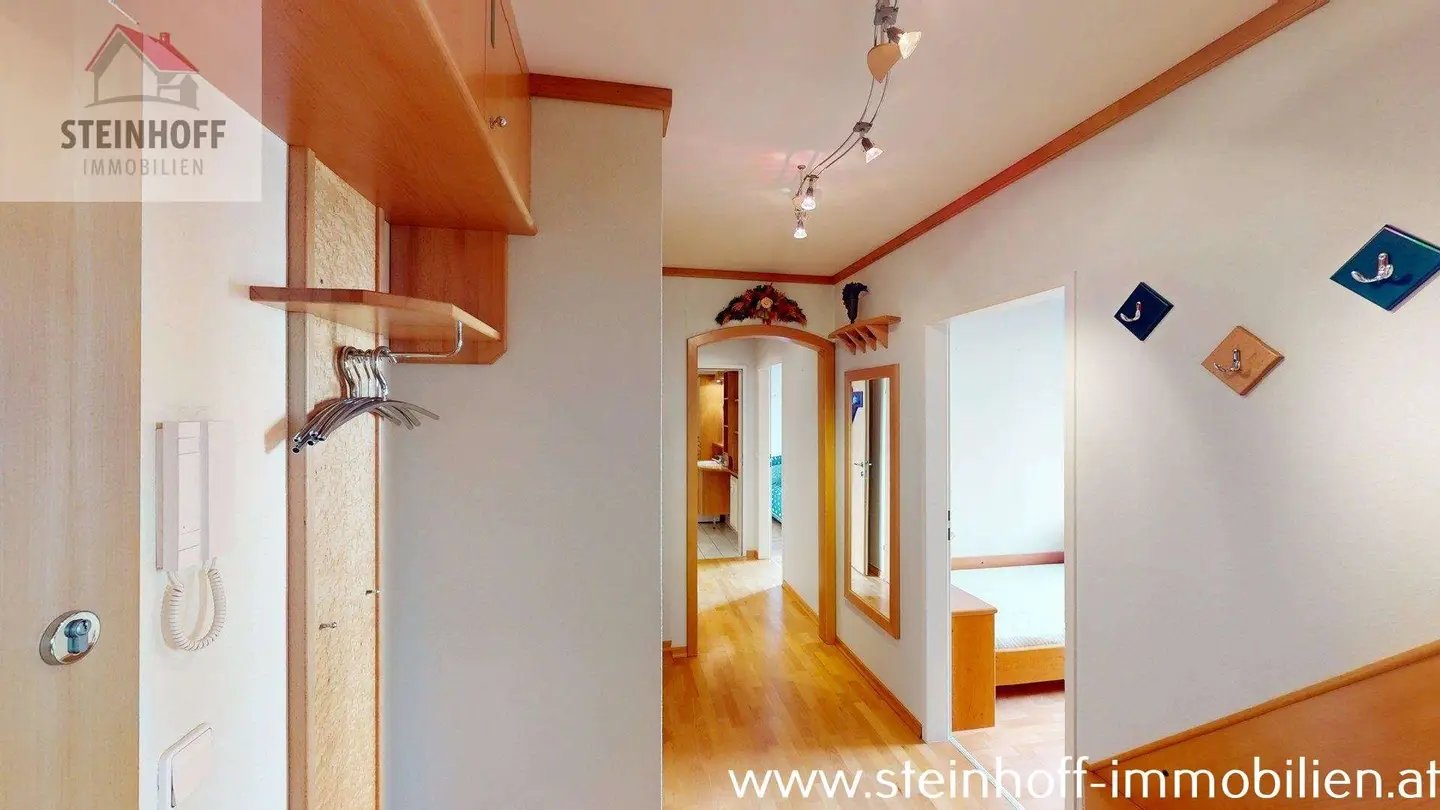 Neuwertige Wohnung mit Lift und Keller