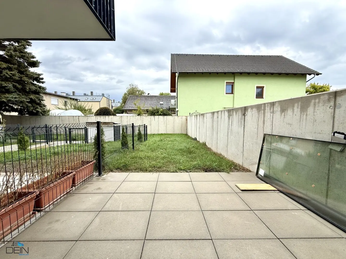 NEW 4 ROOM GARDEN APARTMENT FOR INVESTORS OR OWNER-OCCUPIERS ON FREEHOLD IN ESSLING