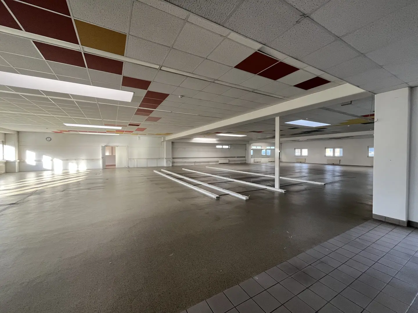 Modernisierte Loftwohnung mit Laderampe und Parkplätzen