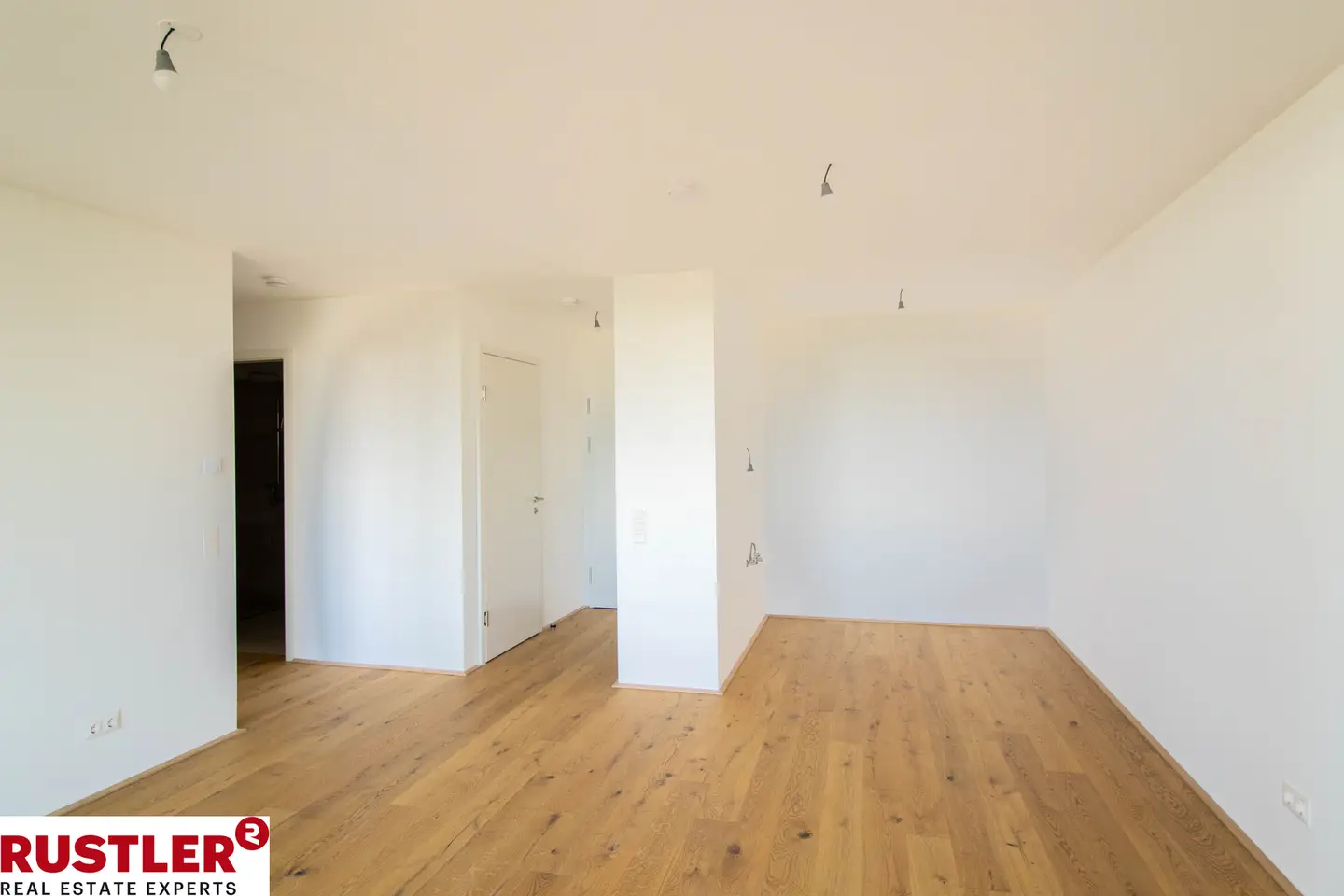 Bright penthouse near central station