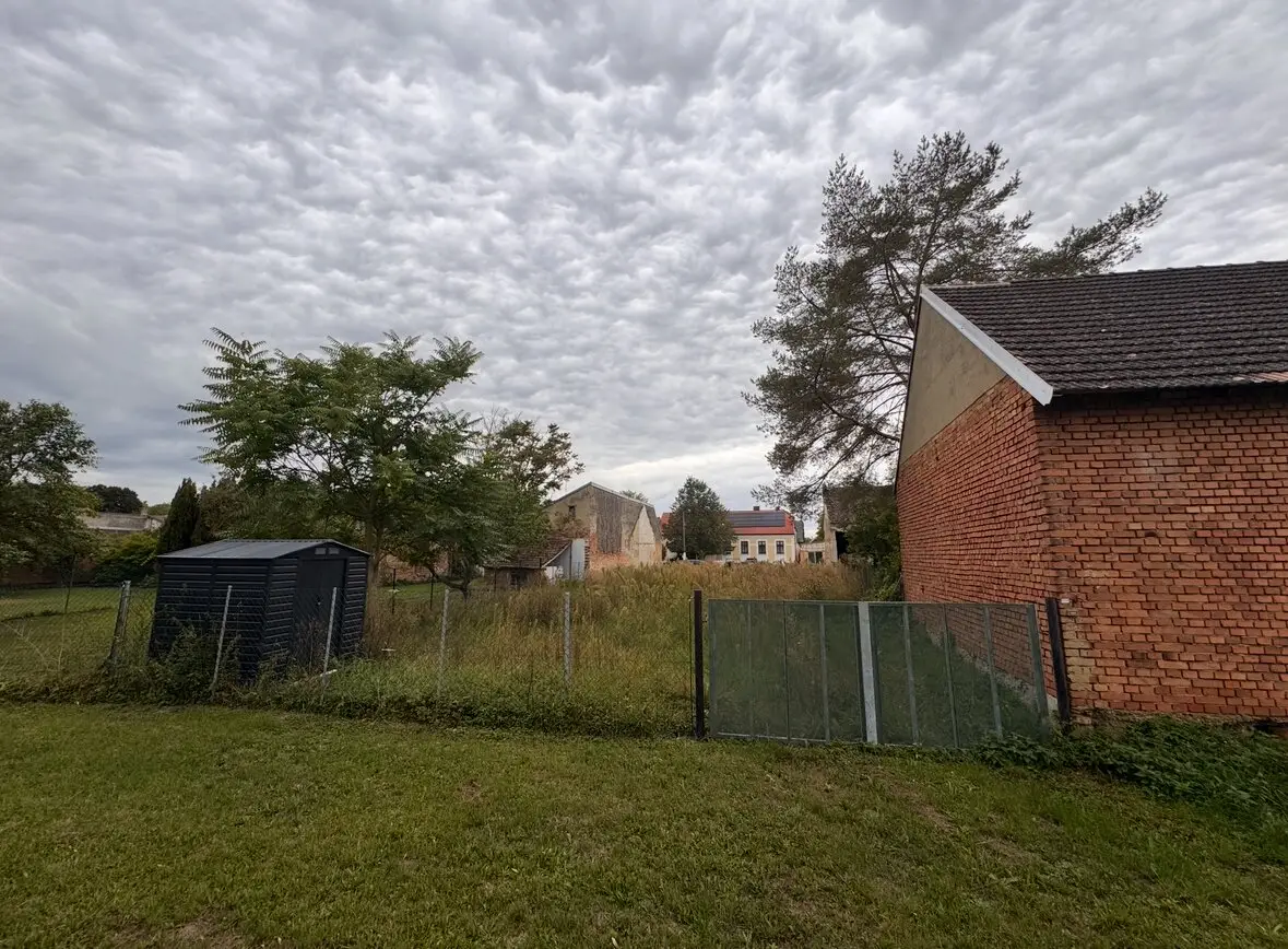 Building plot 681m² in 2224 Niedersulz – Your dream plot in Lower Austria!','de':'Baugrundstück 681m² in 2224 Niedersulz – Ihr Traumgrundstück in Niederösterreich!