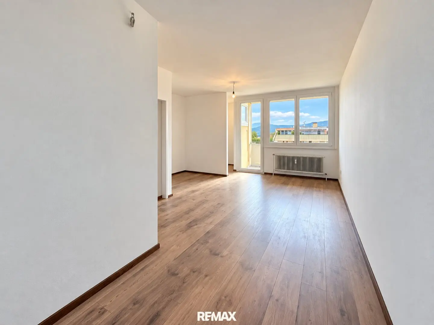 Partially renovated 35.7 m² quiet city apartment on the 5th floor with loggia, parking space and cellar ideal for singles Graz commuters and investors