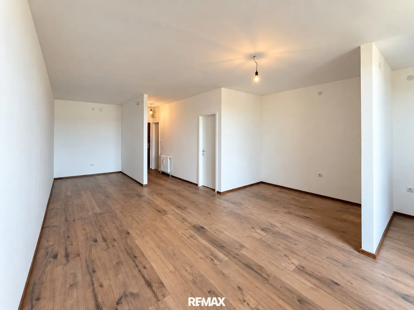 Partially renovated 35.7 m² quiet city apartment on the 5th floor with loggia, parking space and cellar ideal for singles Graz commuters and investors
