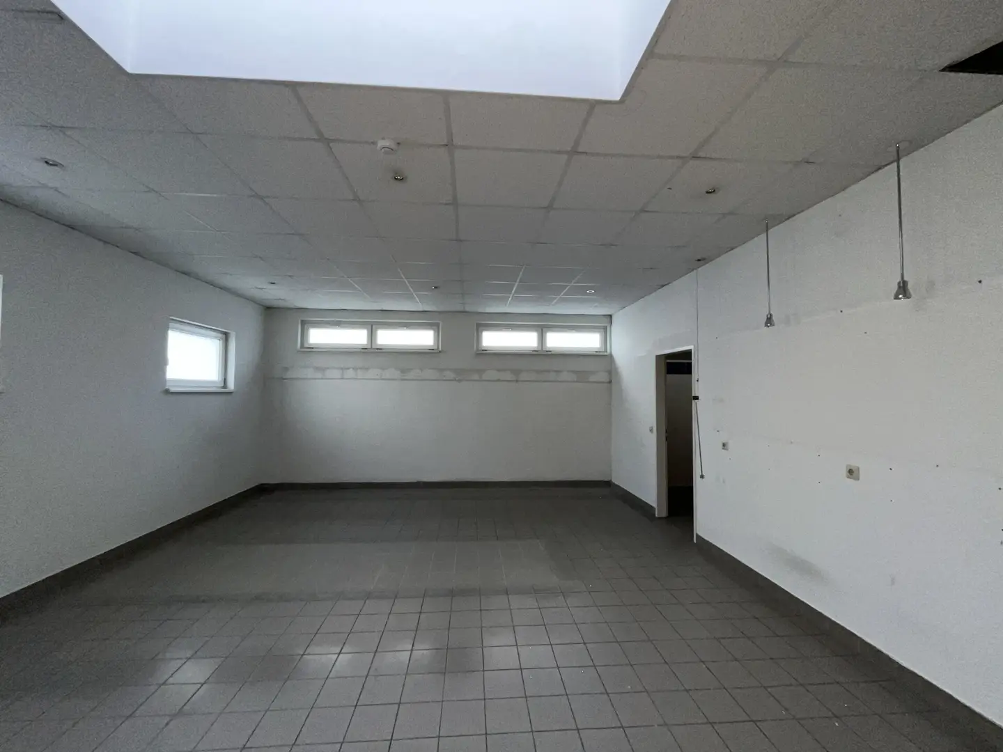 Loftwohnung in modernem Gewerbezentrum mit Laderampen