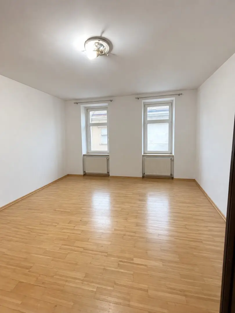 Renovated 2-room period apartment in prime location of Favoriten