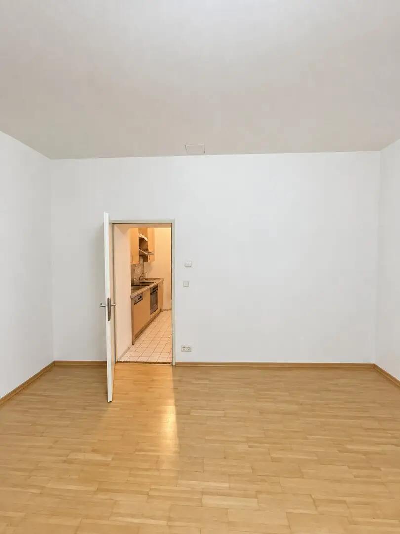 Renovated 2-room period apartment in prime location of Favoriten
