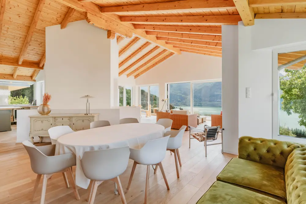 Maisonette apartment with lake and mountain views and lift