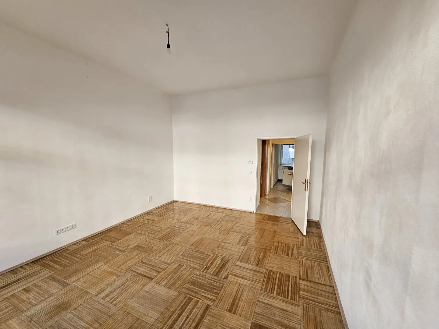 Einzugsbereite 2-Zimmer-Altbauwohnung mit Lift – hofseitiges Schlafzimmer, U-Bahn-Nähe &amp; hoher Lagezuschlag