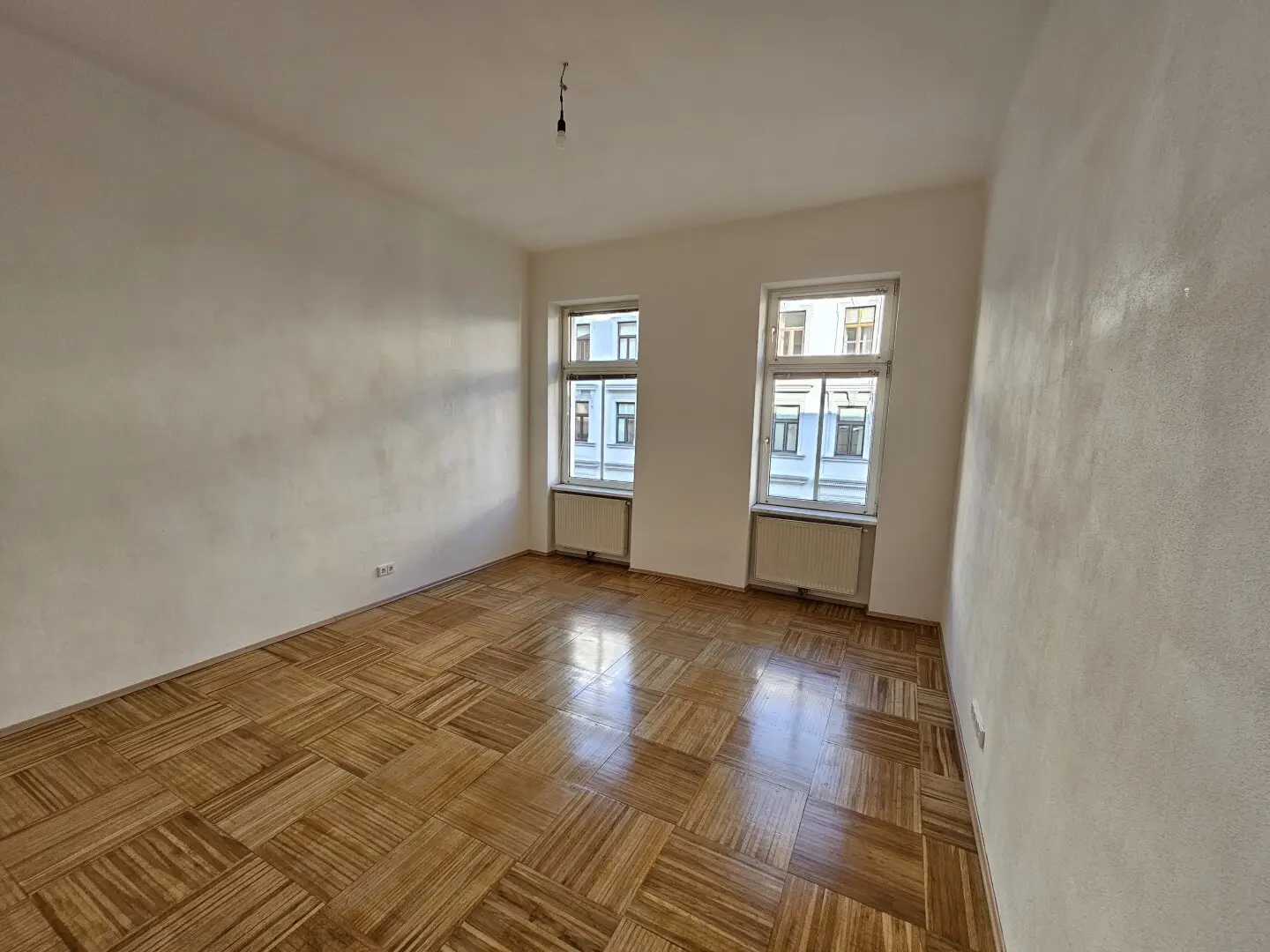 Einzugsbereite 2-Zimmer-Altbauwohnung mit Lift – hofseitiges Schlafzimmer, U-Bahn-Nähe &amp; hoher Lagezuschlag