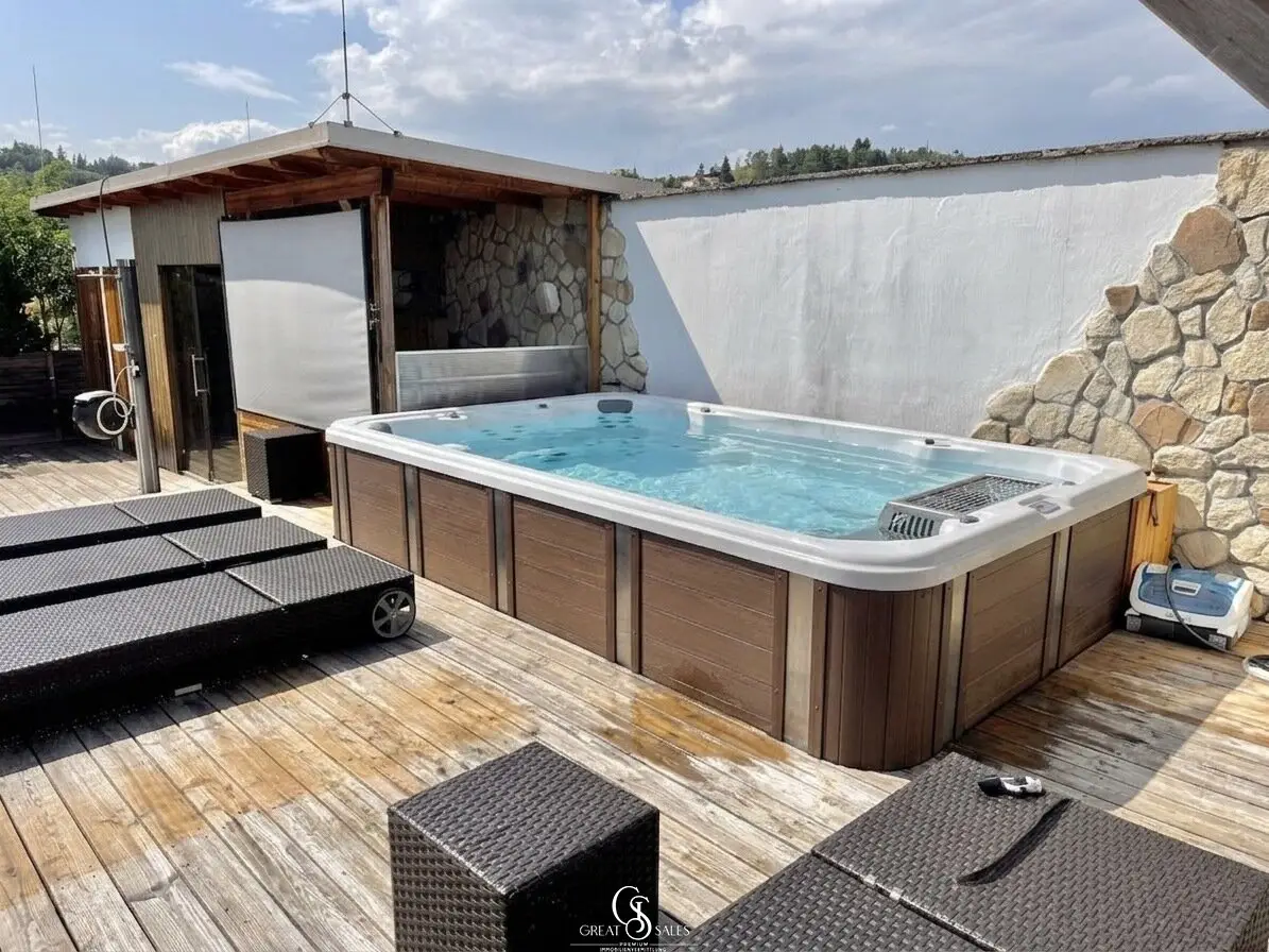 Exclusive penthouse with private approx. 140 m² roof terrace, swimspa and sauna south of Graz