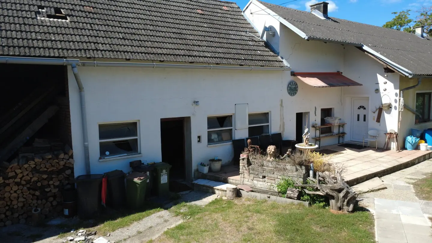 Charmantes Einfamilienhaus mit Garten, Lagerhalle und modester Ausstattung in Pachfurth!