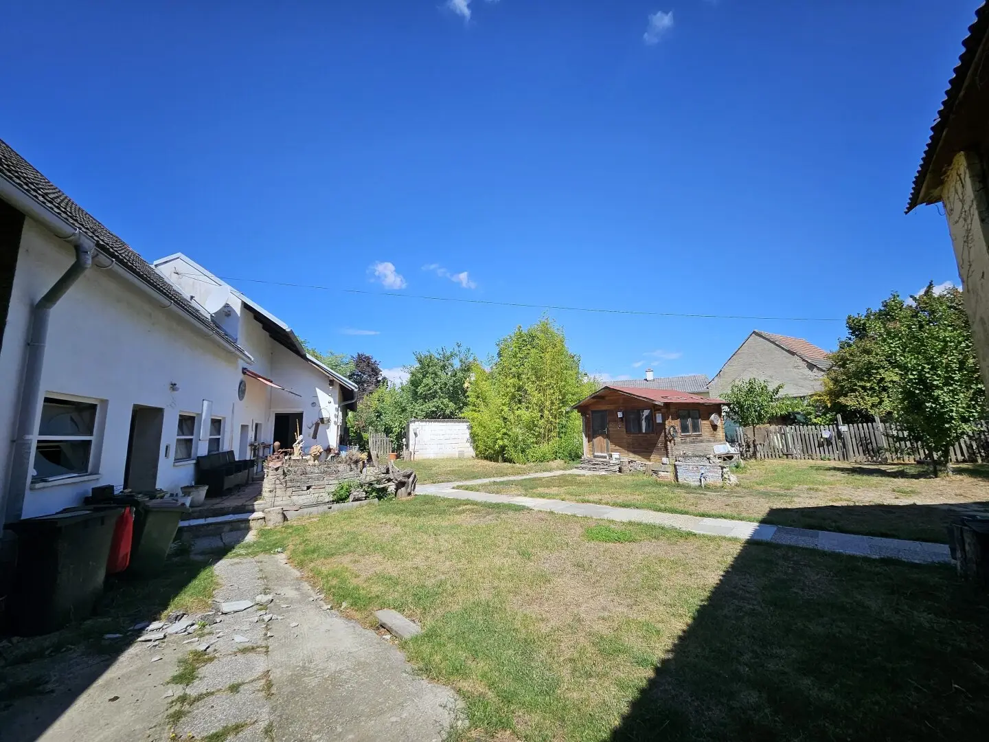 Charmantes Einfamilienhaus mit Garten, Lagerhalle und modester Ausstattung in Pachfurth!