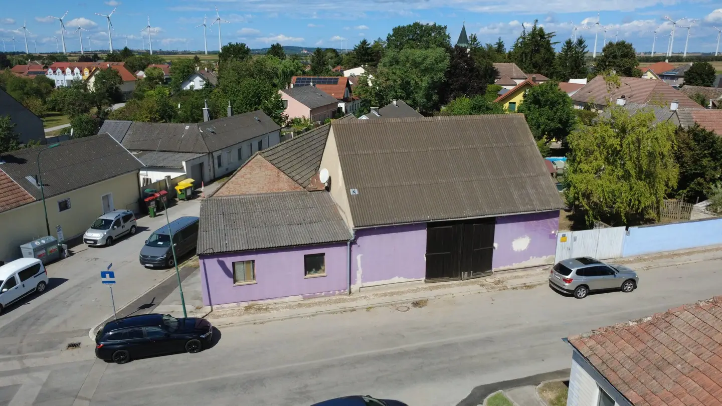 Charming single-family house with garden, warehouse and modest fittings in Pachfurth
