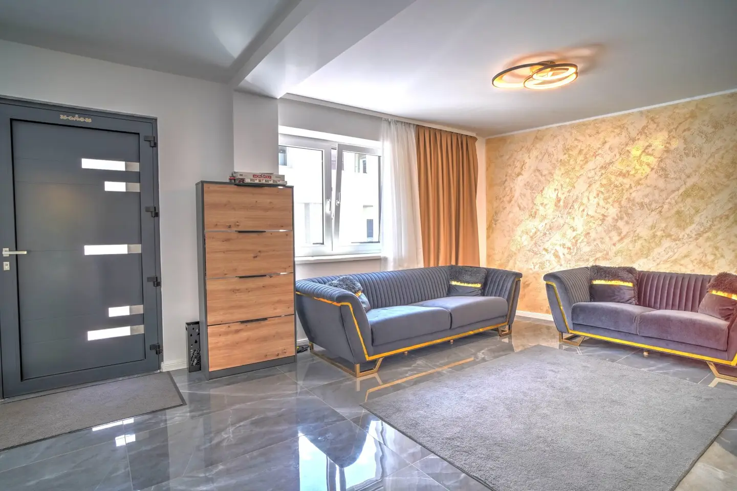 Immediately available house in solid construction with five rooms and good accessibility