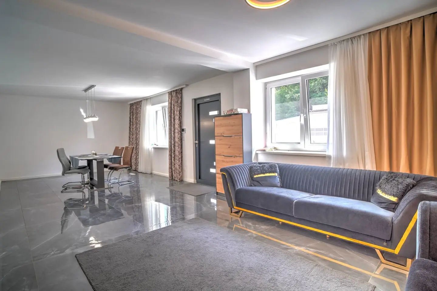 Immediately available house in solid construction with five rooms and good accessibility