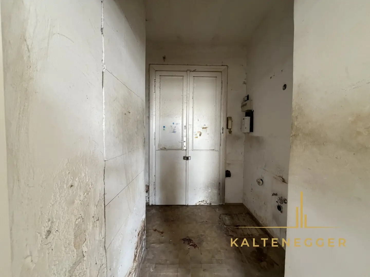 Period apartment in need of renovation with potential in 1100 Vienna