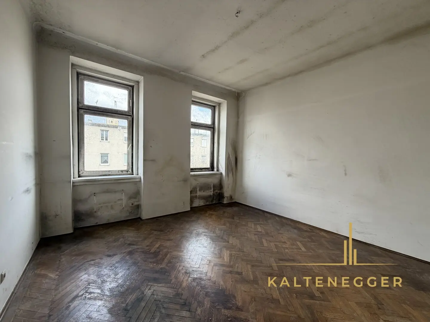 Period apartment in need of renovation with potential in 1100 Vienna