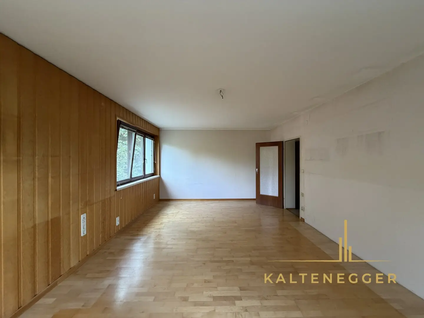 2-room apartment with renovation potential in sought-after location near Schönbrunn