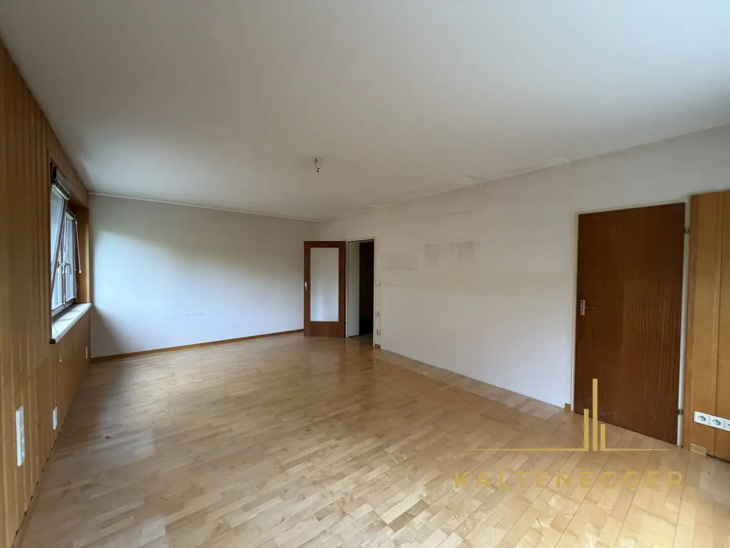 2-room apartment with renovation potential in sought-after location near Schönbrunn