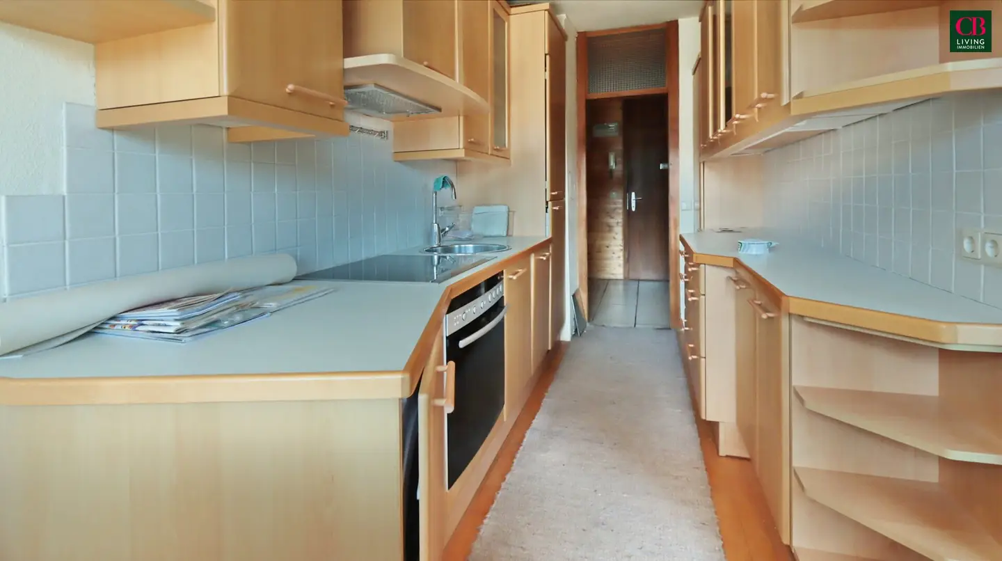Sunny 3-room apartment with loggia