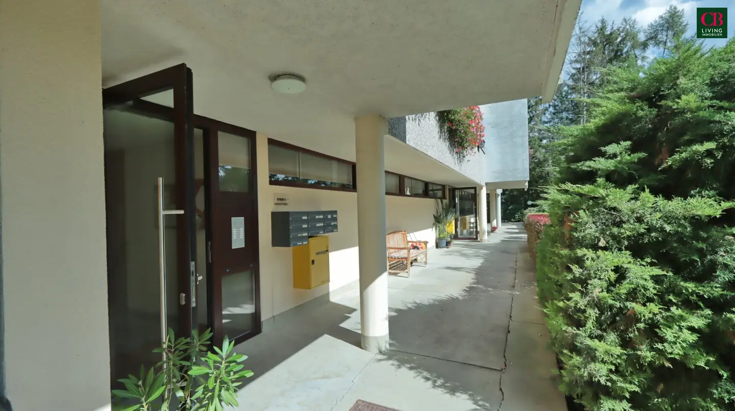 Sunny 3-room apartment with loggia