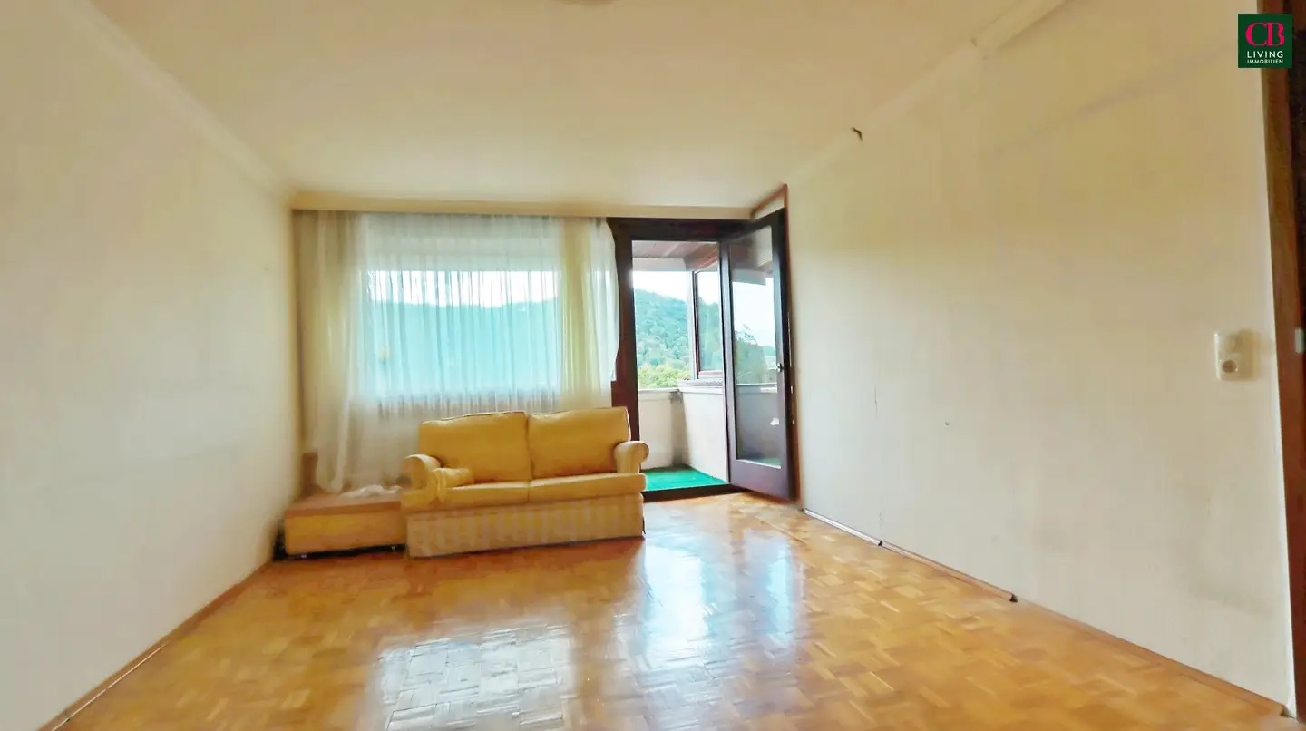Sunny 3-room apartment with loggia
