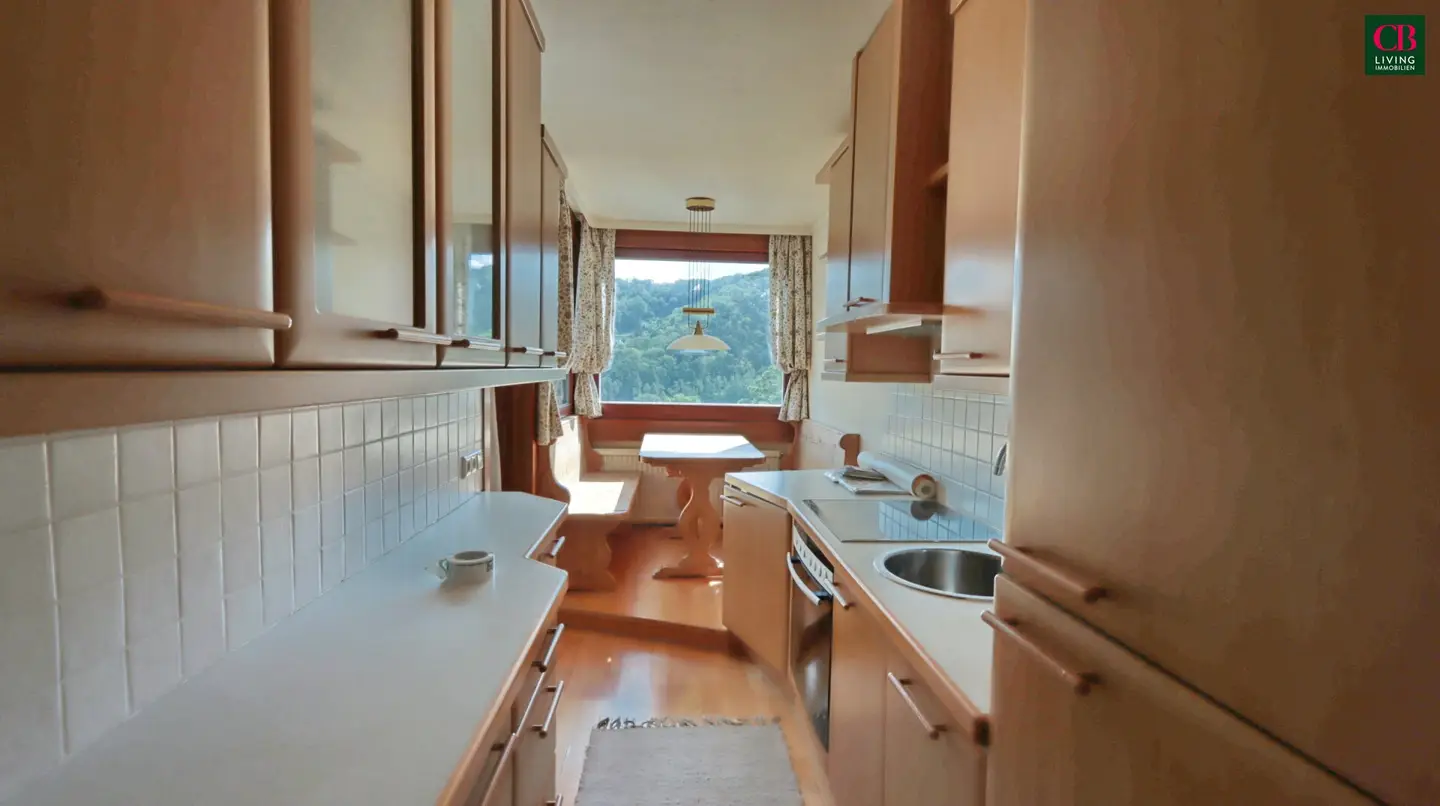 Sunny 3-room apartment with loggia