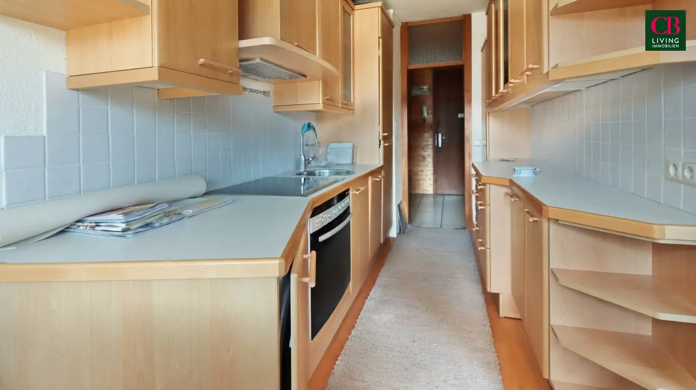 Sunny 3-room apartment with loggia