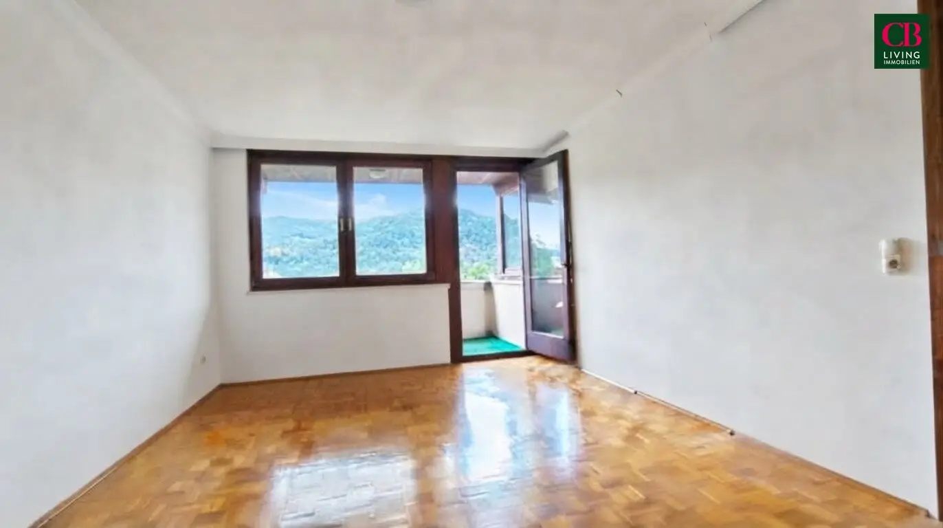 Sunny 3-room apartment with loggia