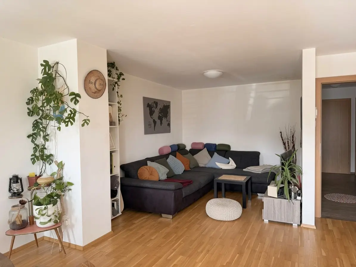 Barrierefreie Wohnung mit offener Einbauküche und Stellplatz