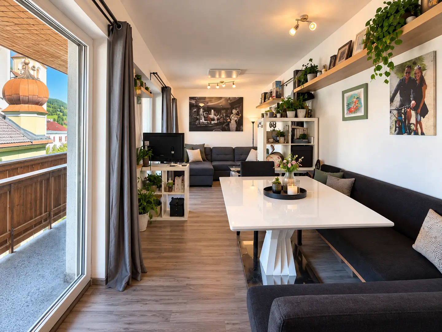 Central compact apartment with balcony