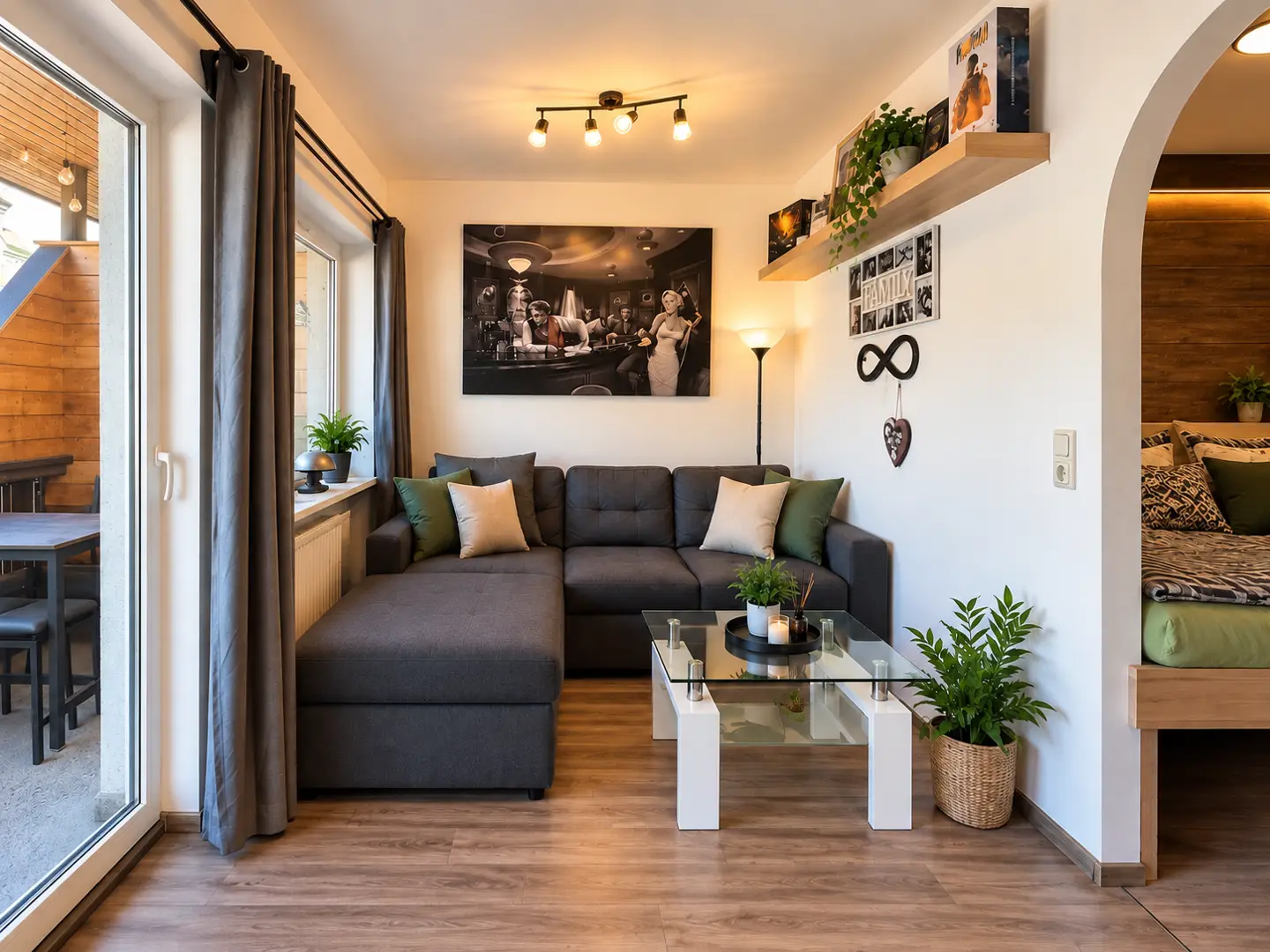 Central compact apartment with balcony
