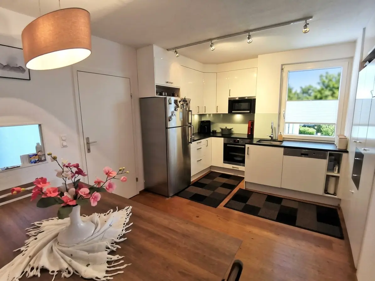 Zentrale Wohnung mit Wintergarten und Tiefgaragenplatz