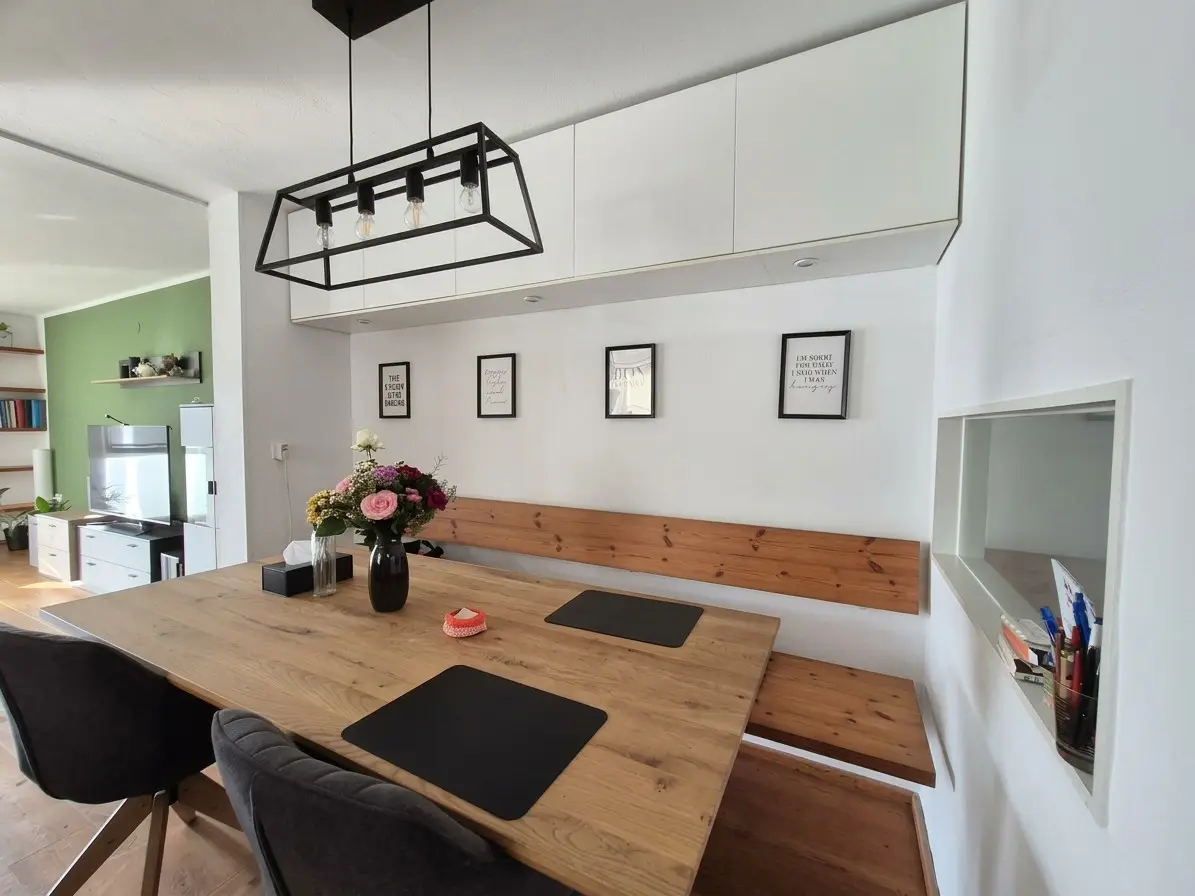 Zentrale Wohnung mit Wintergarten und Tiefgaragenplatz