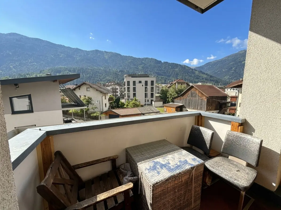 Sunny Dachgeschosswohnung with south balcony and stove