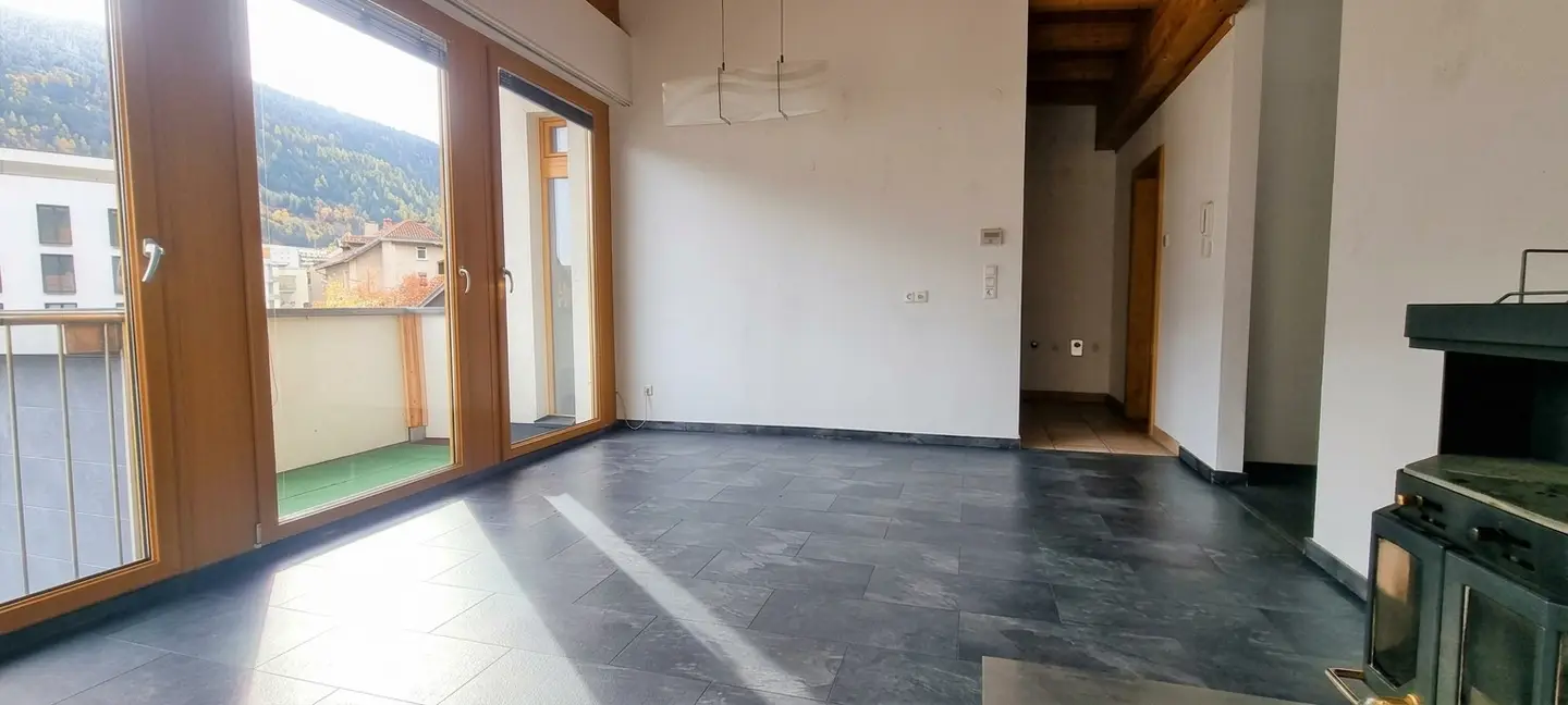 Sunny Dachgeschosswohnung with south balcony and stove