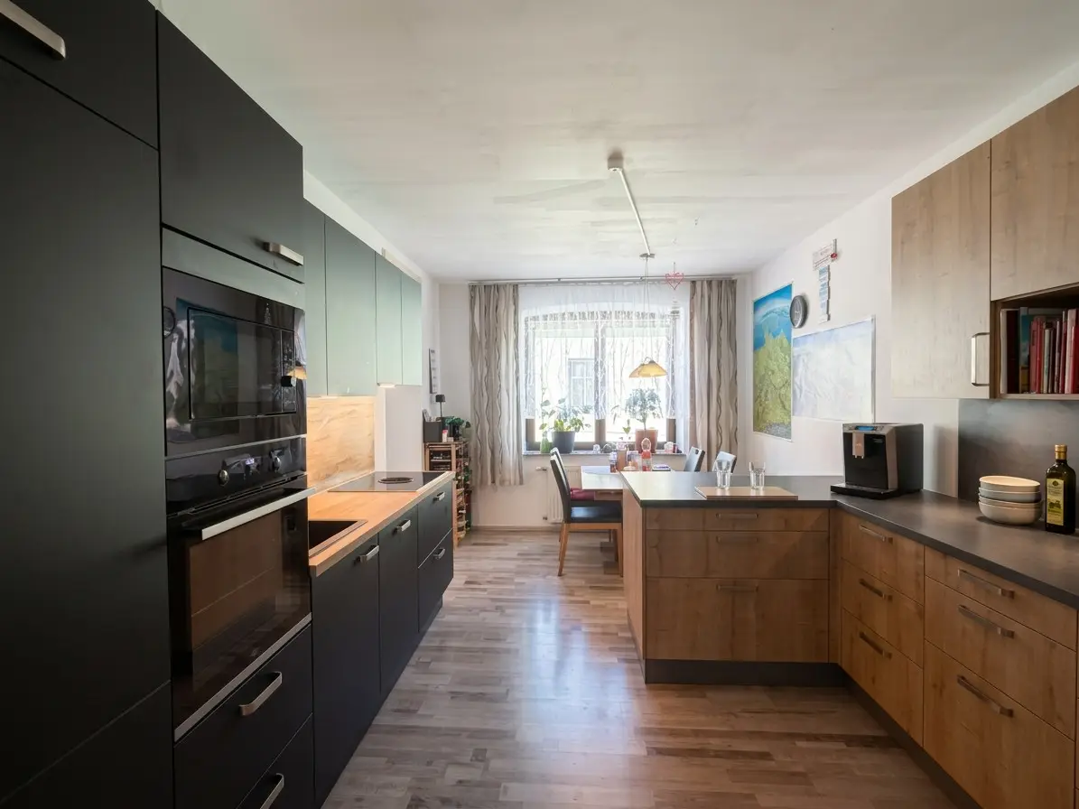 Spacious apartment in central location with balcony