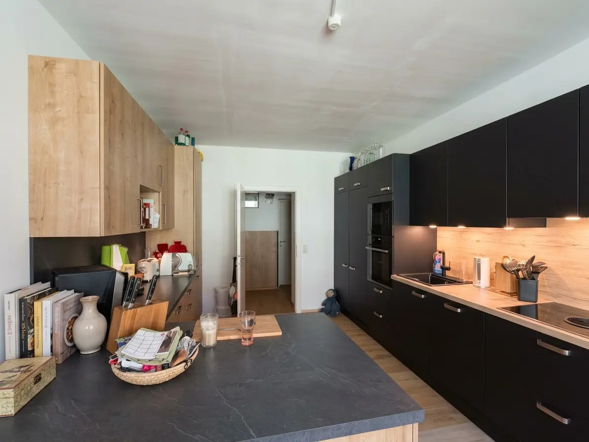 Spacious apartment in central location with balcony