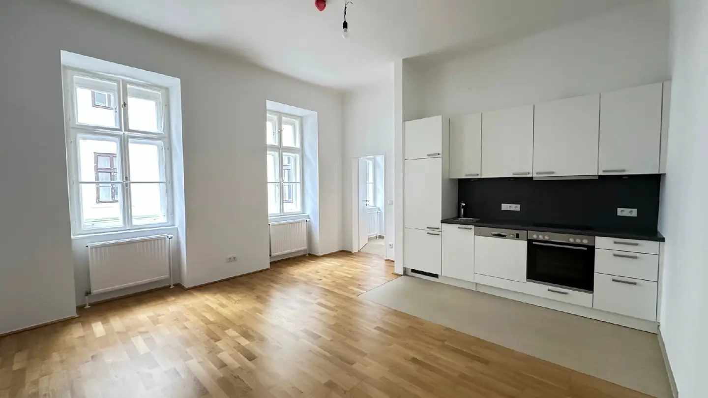 Hofseitige Altbauwohnung mit Wohnküche nahe Mariahilfer Straße