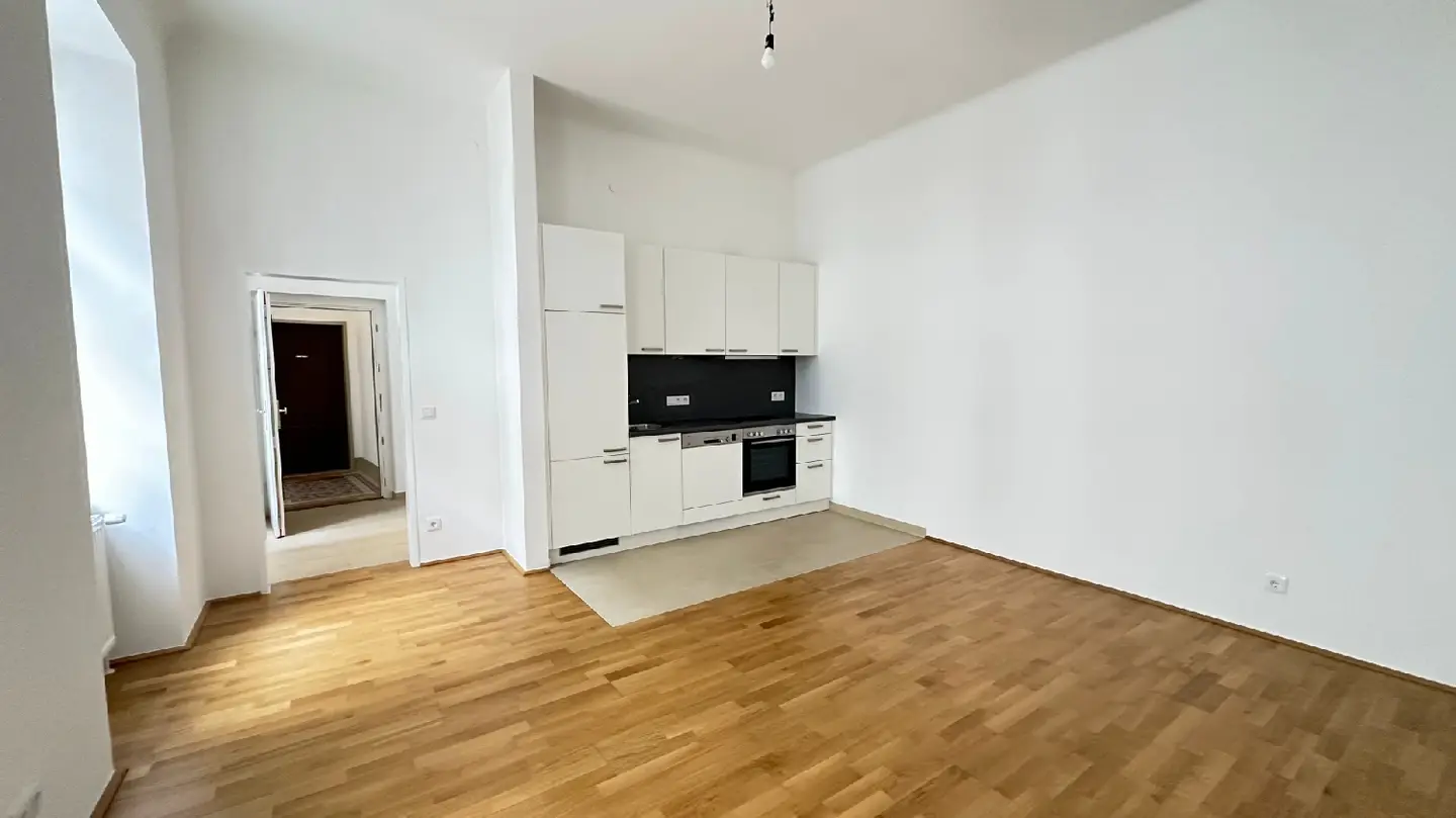 Hofseitige Altbauwohnung mit Wohnküche nahe Mariahilfer Straße