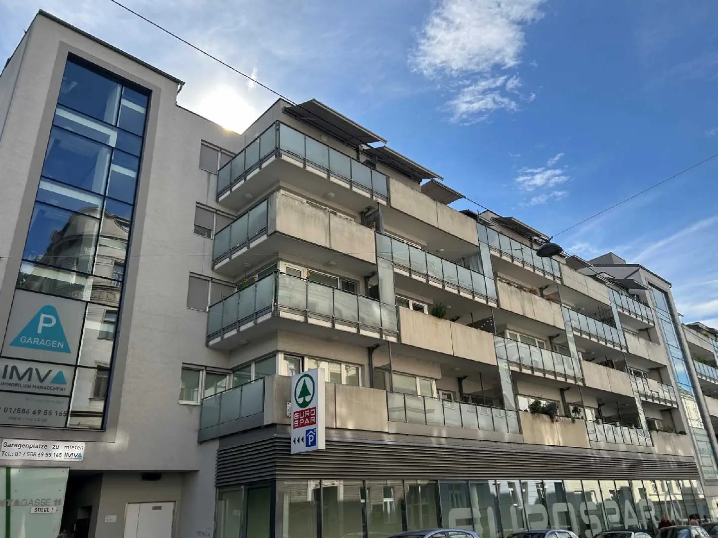 Helle Wohnung mit großem Balkon und Gemeinschaftsdachterrasse