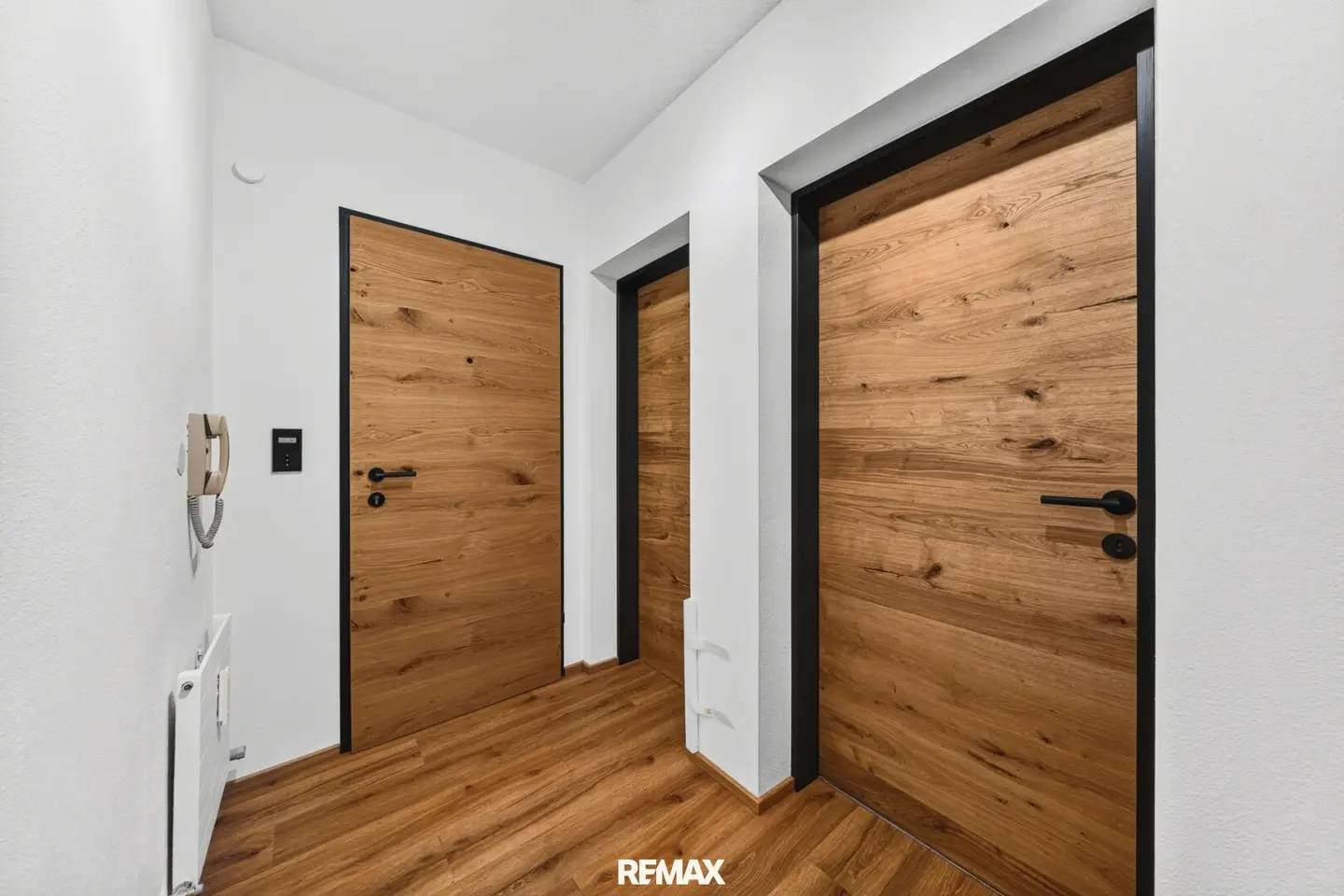 Frisch renovierter 3-Zimmer-Dachgeschosstraum mit zwei Balkonen und Tiroler Bergpanorama in Alpbach