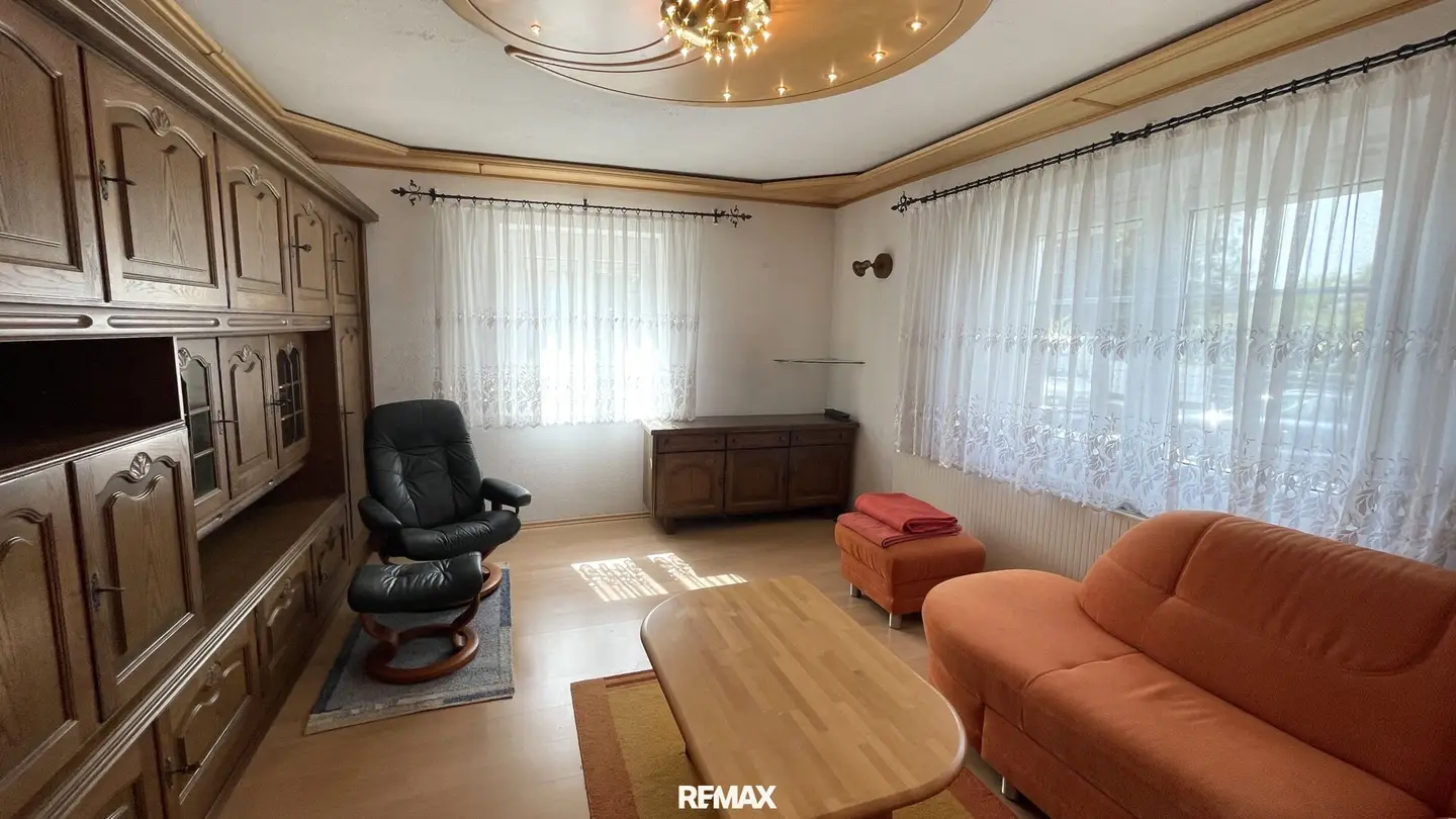 Residential house in a quiet location with garden and two garages