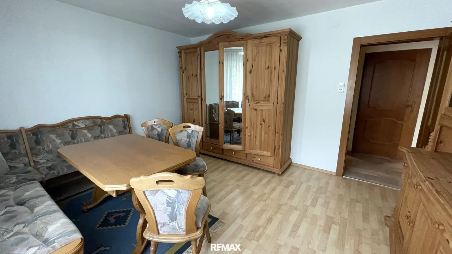Residential house in a quiet location with garden and two garages