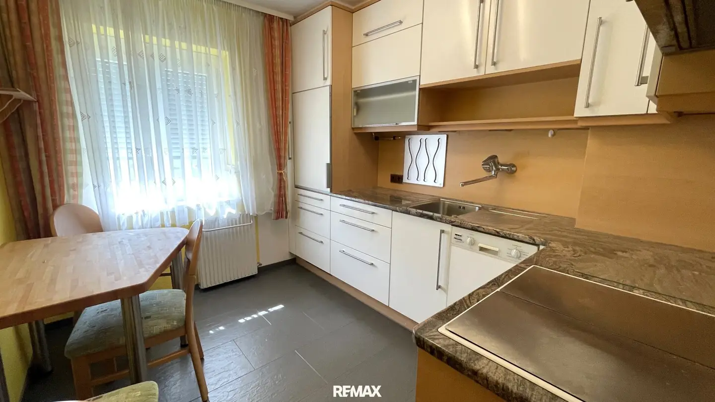 Residential house in a quiet location with garden and two garages