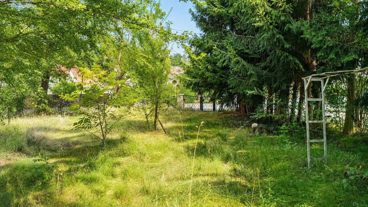 Spacious building plot with existing structure in Graz-St. Peter