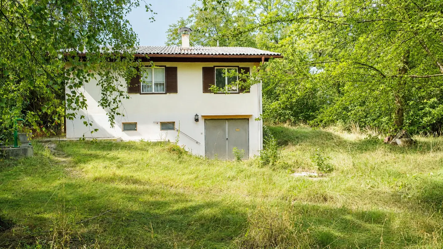 Spacious building plot with existing structure in Graz-St. Peter