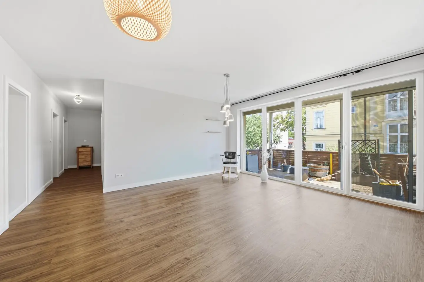 Lichtdurchflutete Wohnung mit Terrasse und Tiefgarage